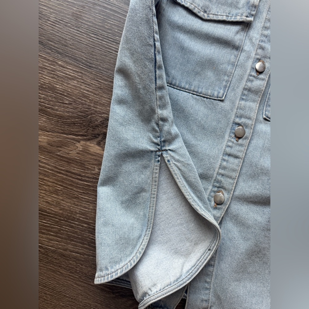H&M Sleeveless Denim Button-Up Shirt - Picture 2 of 5